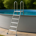 Aufstellbeckenleiter V2A - 5-stufig für Aufstellpools 1,50m – Anwendungsbeispiel am Pool